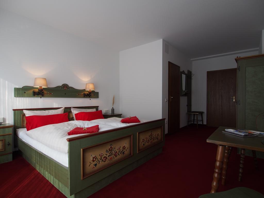 Hotel Restaurant Margaretenhof Überherrn エクステリア 写真