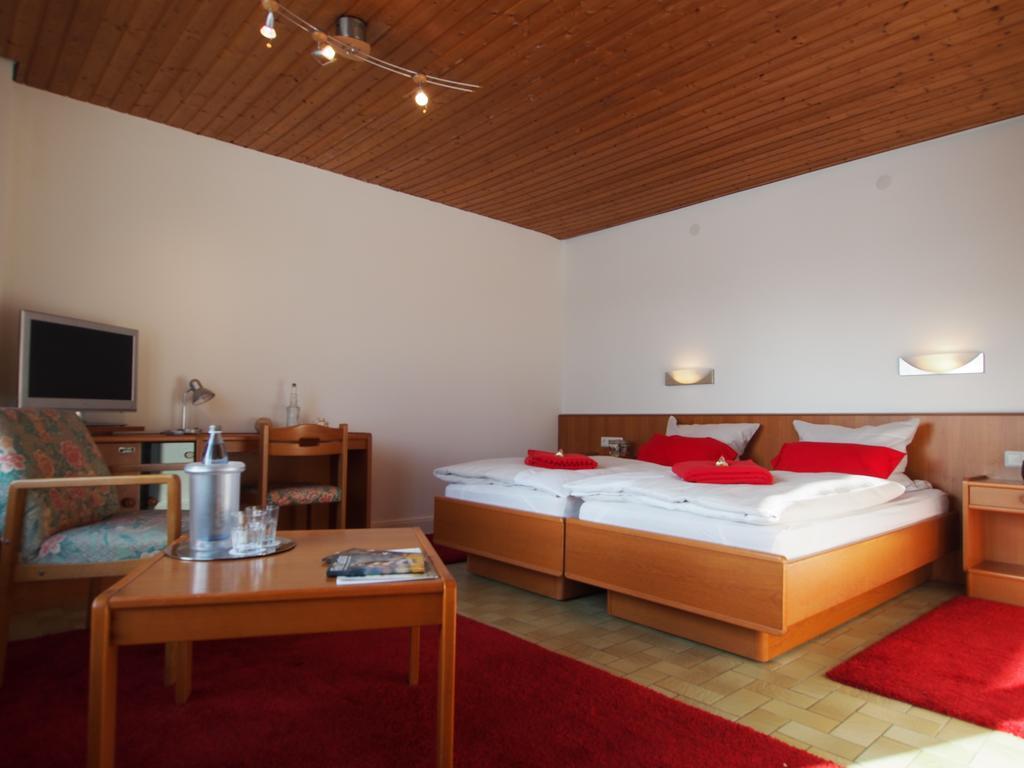 Hotel Restaurant Margaretenhof Überherrn エクステリア 写真