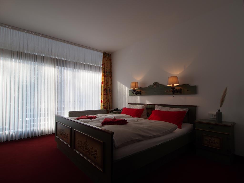 Hotel Restaurant Margaretenhof Überherrn エクステリア 写真