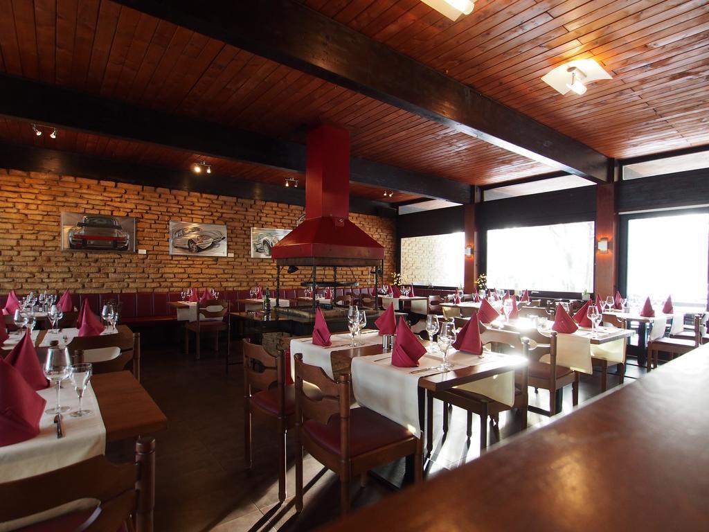 Hotel Restaurant Margaretenhof Überherrn エクステリア 写真