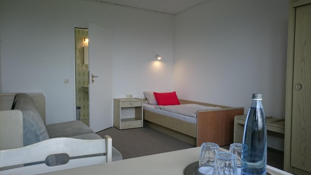 Hotel Restaurant Margaretenhof Überherrn エクステリア 写真