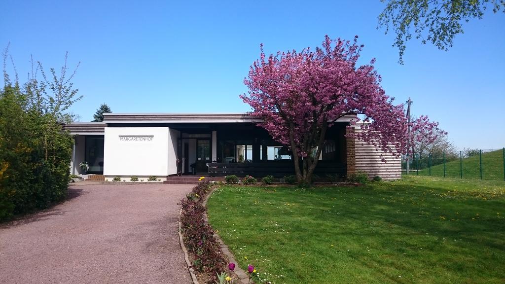 Hotel Restaurant Margaretenhof Überherrn エクステリア 写真